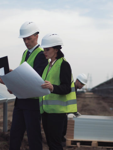 homme femme manager parité énergie solaire