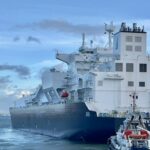 Méthanier GNL Floating storage and regasification unit